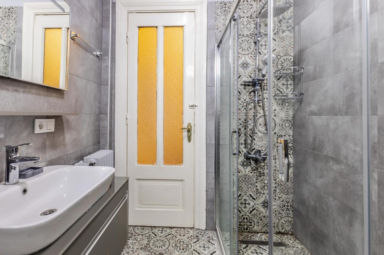 Flat With Balcony And Bosphorus View In Beyoglu Apartment Istanbul Exterior foto