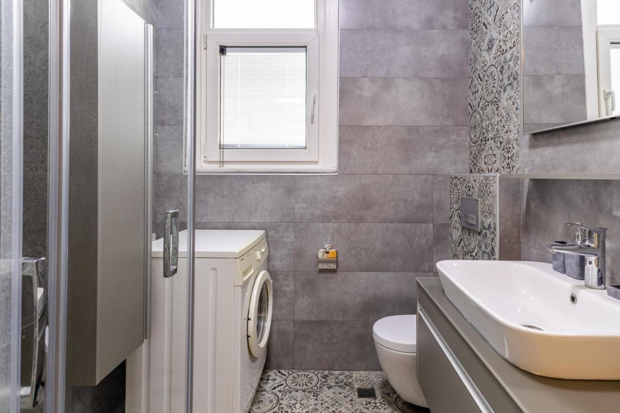 Flat With Balcony And Bosphorus View In Beyoglu Apartment Istanbul Exterior foto